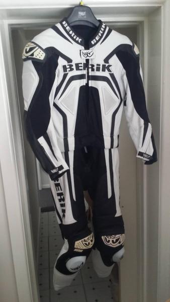 Berik motorcycle leathers ( dainese alpinestars bike sz 50