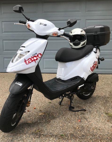 50cc Scooter 2013 TGB TAPO with helmet