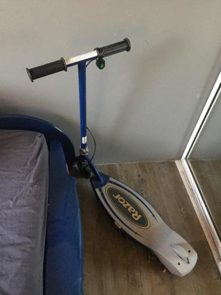 Electric Razor Scooter great condition