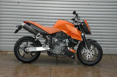 KTM Super Duke, 6 month warranty, pipes, low km, 2 new tryres