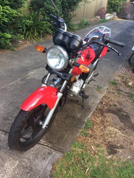 Honda cb125e 2012 Motorbike