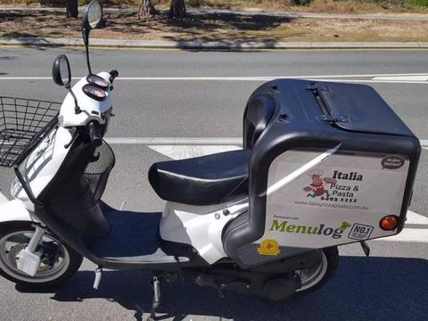 TGB Delivery Scooter 150cc 2015 Only 66km! USed as decor only