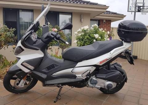 Aprilia 300cc scooter - hardly used and in top condition!