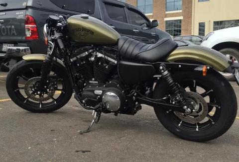 Harley Davidson Iron 883 **MUST SELL & VERY LOW KM'S**