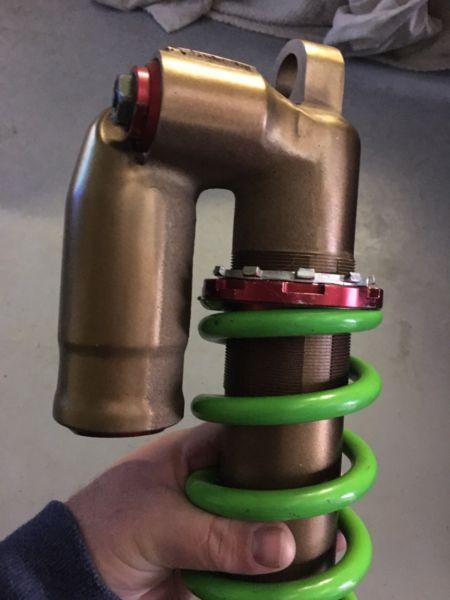 Kawasaki/Suzuki Akit Showa shock