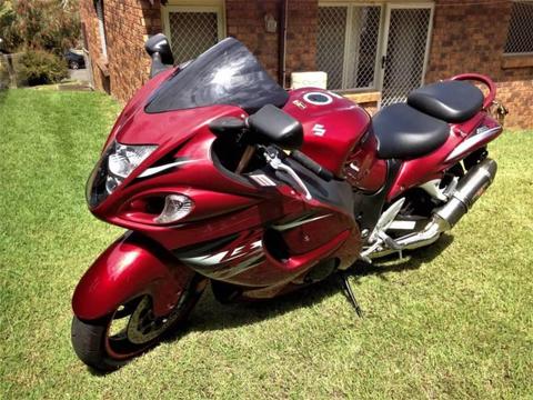 HAYABUSA .RED AND BLACK. 2012. VERY LOW KS. EXCELLENT