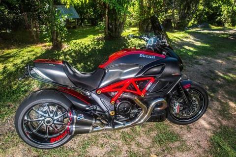DUCATI DIAVEL CARBON RED ABS