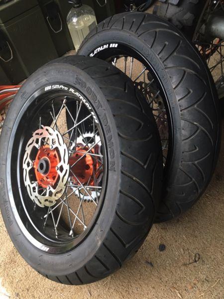 Supermoto wheels and tires