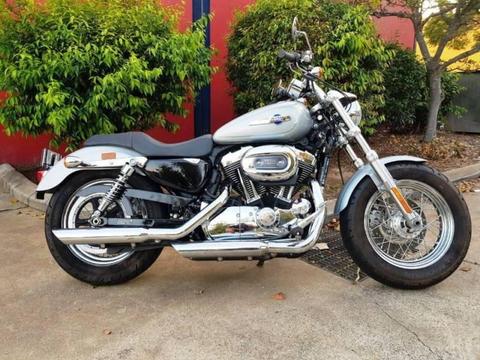 Harley Davidson XL1200C Sportster - Only has 309 km's on it!