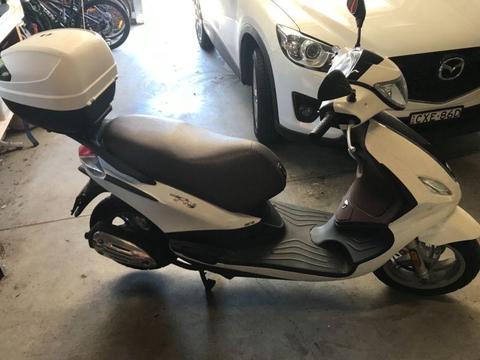 Piago 150 ie fly scooter