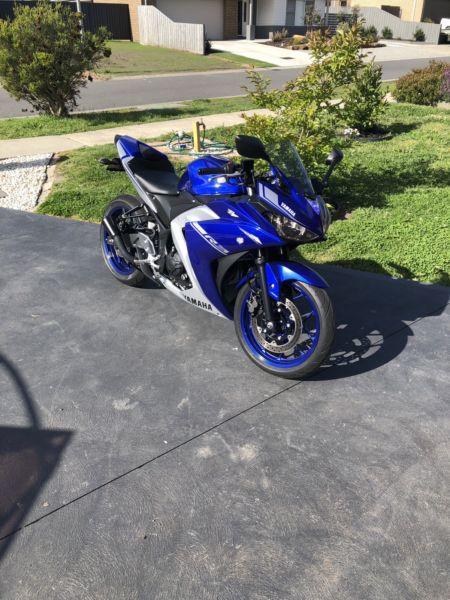 2017 Yamaha YZF R3 lots of extras $$$ (swaps for bobber)