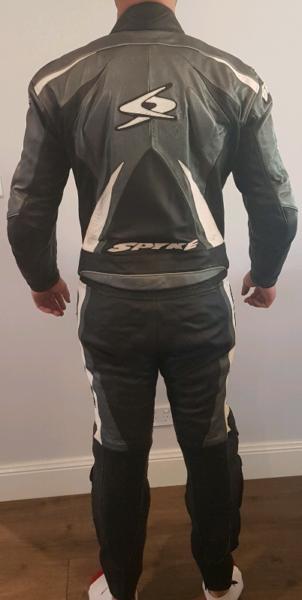 Spyke two piece motorcycle leather suit (bike jacket and pants)