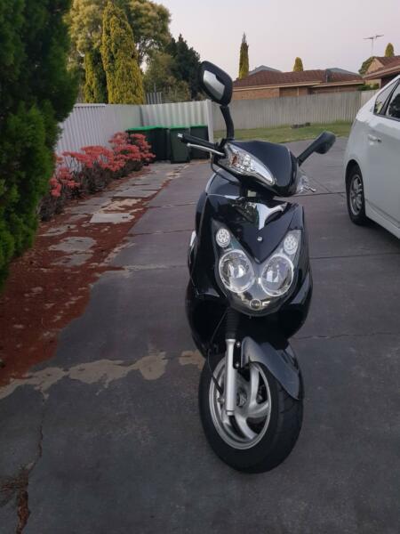 SYM BOLWELL SCOOTER FOR SALE