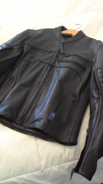 Leather M/Bike Jacket. Ladies (14-16) plus leather gloves NEW