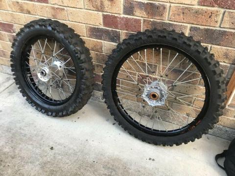 06 Ktm 525 dirt wheels