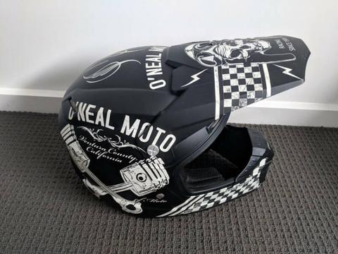 Oneal Piston MX Dirt Bike Helmet Large Matte Black as new