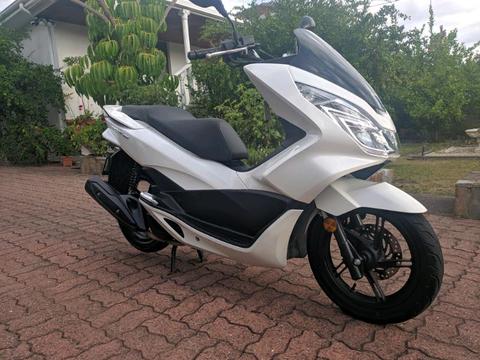 Honda PCX 150 scooter in perfect condition