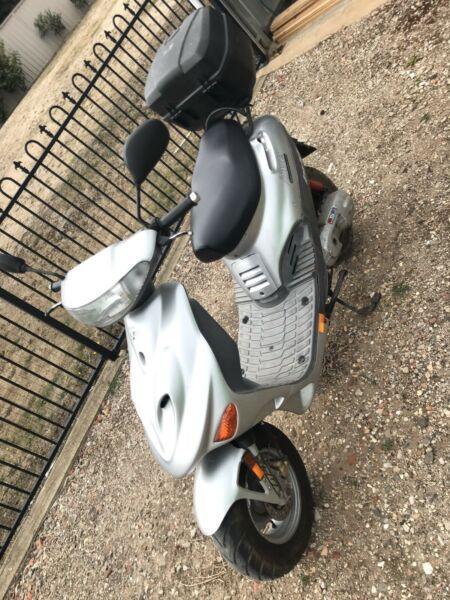 50cc moped scooter