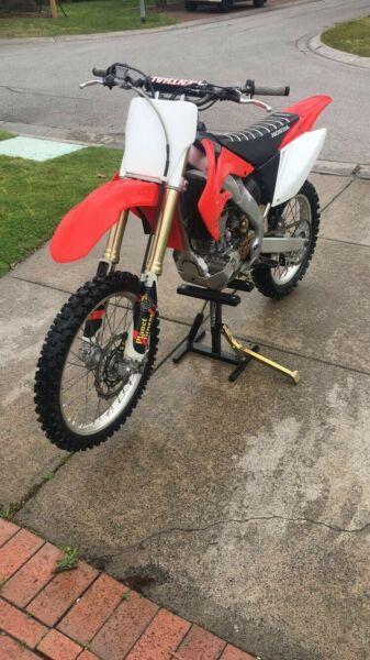 2007 CRF250r and motorbike trailer