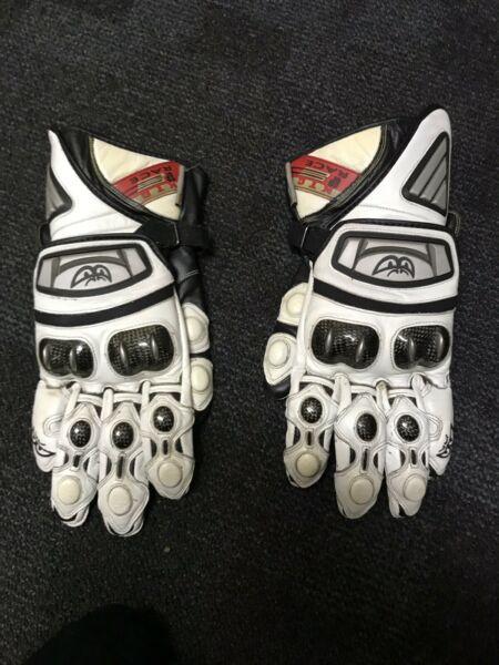 Berik Racing Motorcycle Gloves White/Black