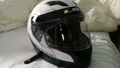 Motorcycle crash helmet