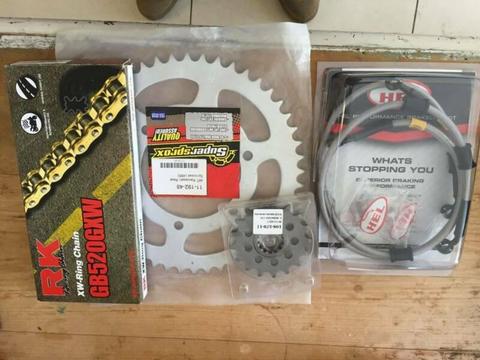 Yamaha R1 2009 - 2014 Chain and sprocket RK chain gold Hel lines