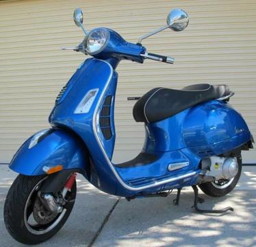 Vespa GTS 300ie ABS scooter