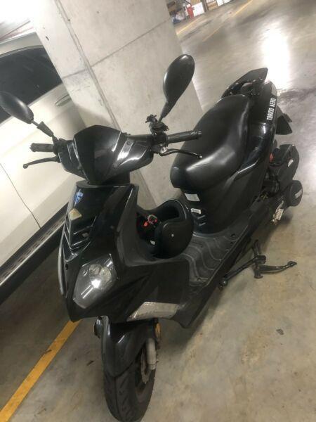 Scooter for sale 2 helmets free