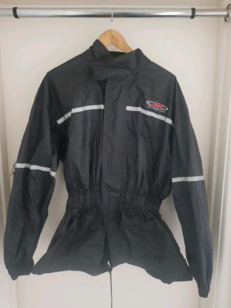 Motorcycle/Scooter wet weather jacket and pants (used once)