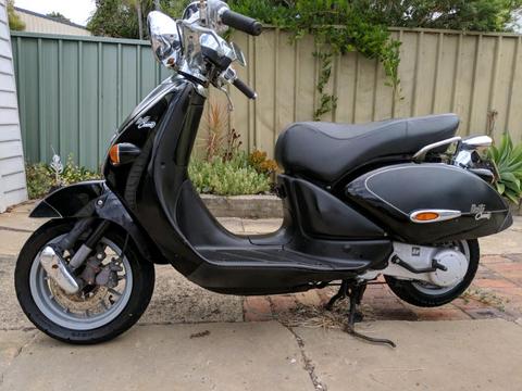 Aprilia Mojito scooter. Black 50cc Petrol. Cruiser Vespa