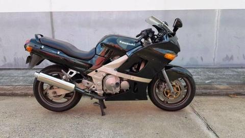 Kawasaki ZZR600 - 98 with only 54500 km's NOT LAMS