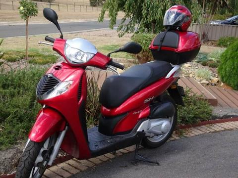 Honda scooter SH150i one owner near new condition