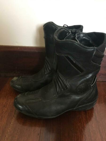 Ladies motorcycle boots