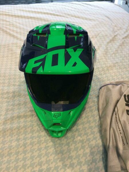 MOTOCROSS GEARS Fox helmet / protections