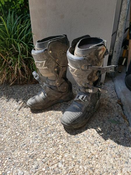 Trail bike boots