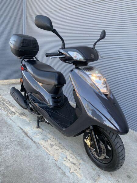 Yamaha 125 scooter