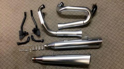 Harley V-Rod Muscle 2012 Vance and Hines slip on Exhaust