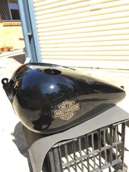 Dyna lowrider s tank