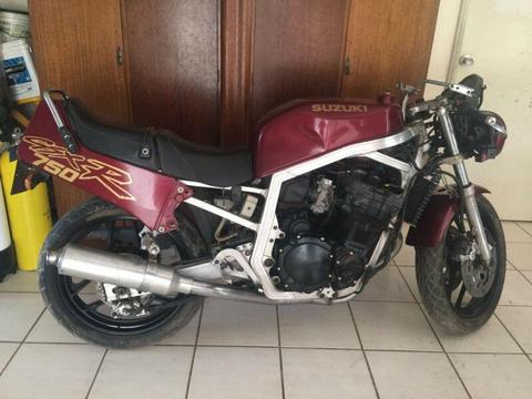 SUZUKI GSX-R750 Motorbike