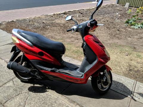 Red 125cc scooter 4stroke registered
