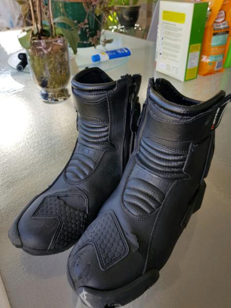 Motorcycle boots size 41 EU