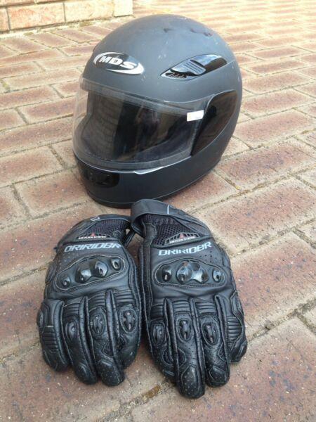 Motorbike helmet, gloves and protective clothing