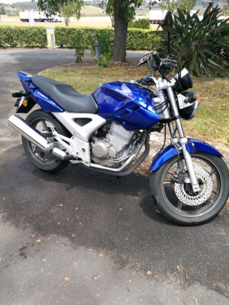 Honda CB 250 motor bike
