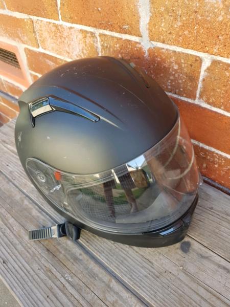 Motorcycle helmet in matt black size XL