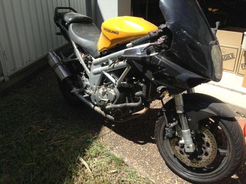 Hyosung 650r with spares