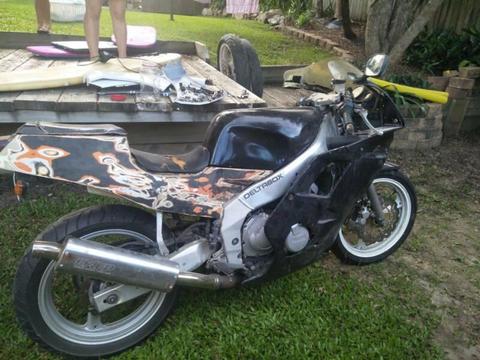 1991 FZR250 unfinished project