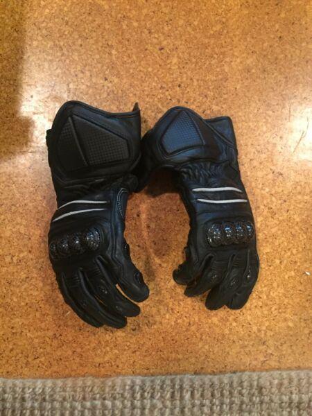 Gloves - Medium