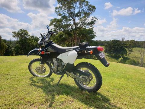 Suzuki DR-Z400E - RARE FIND - Black. Extremely Low KMs