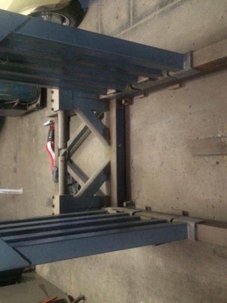 Motorcycle frame straightening jig , negotiable