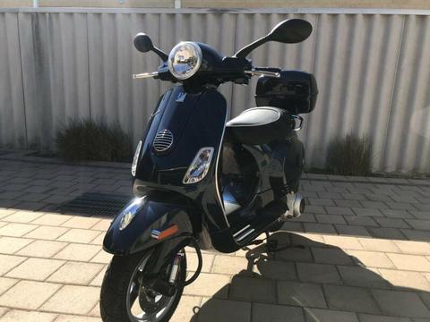 Motorcycles and scooters Vespa LX150i